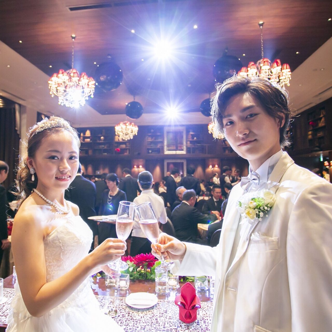 披露宴パーティのカバー写真