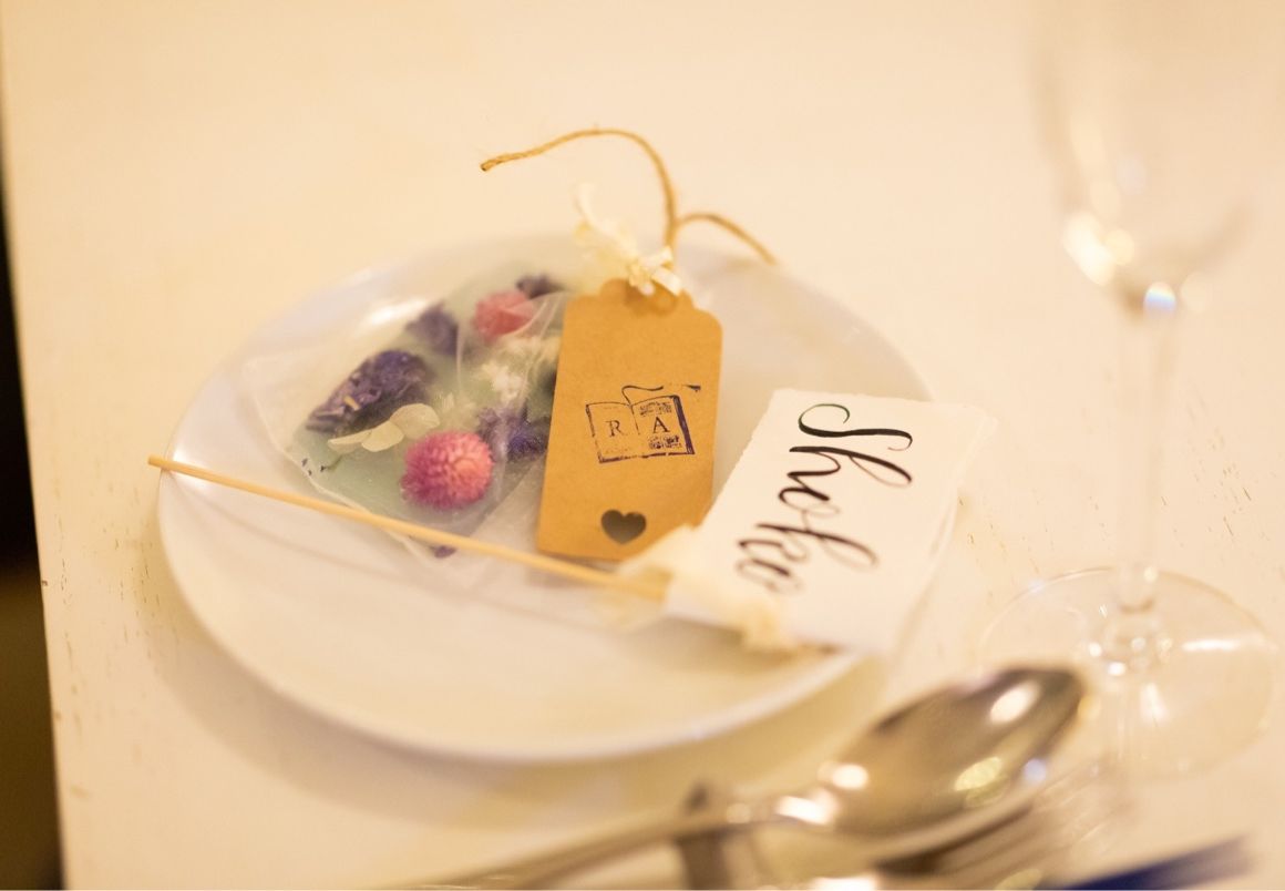 女性にはアロマワックスバーを。一人一人のイメージに合うものをプレゼント！