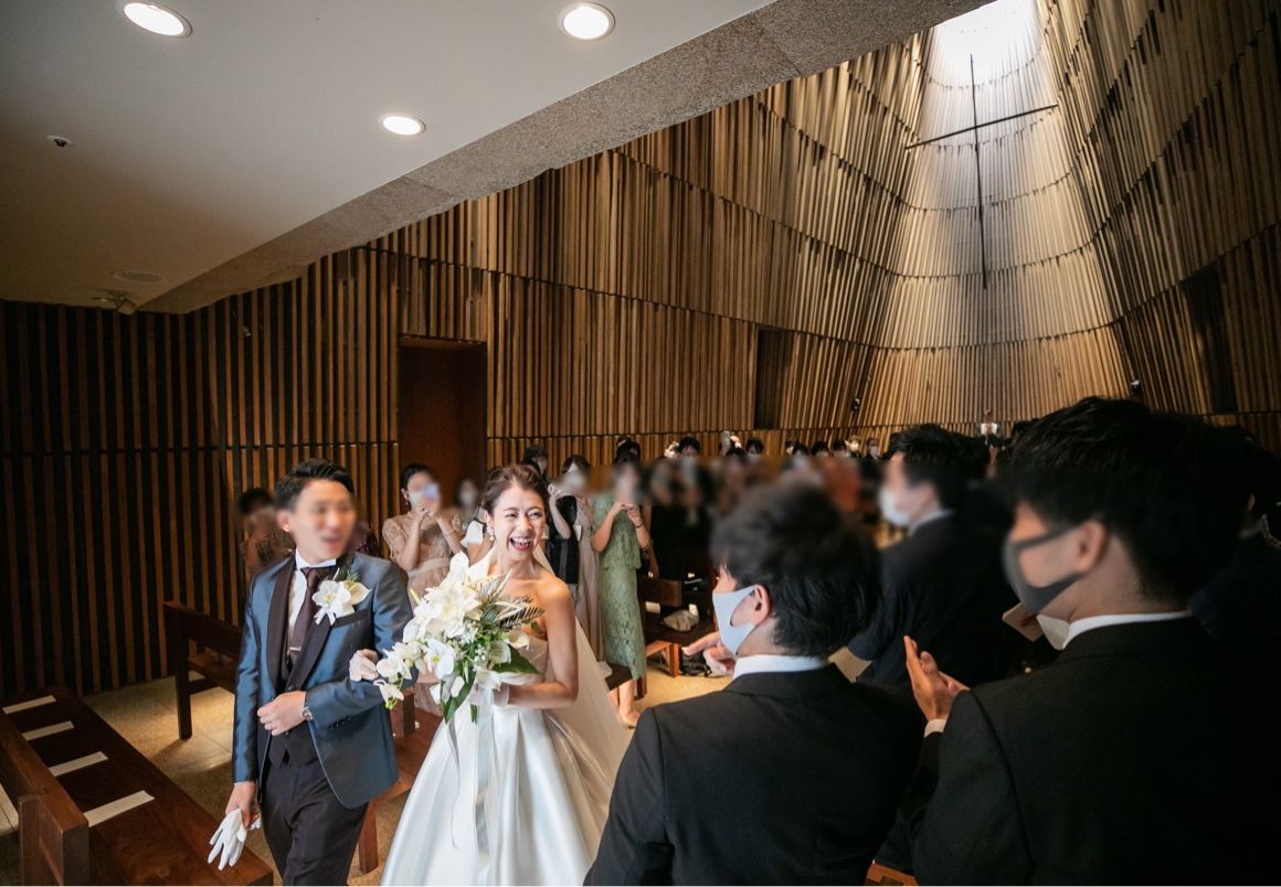 新郎新婦退場。
笑いすぎ注意ですが、緊張が解け、楽しくてたまらない瞬間です。
