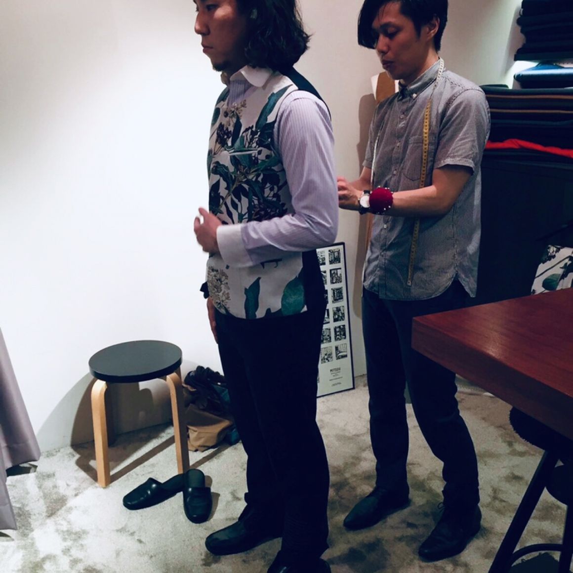 ベストも同じデニム生地で制作
こちらはサイズを見るために着たもの