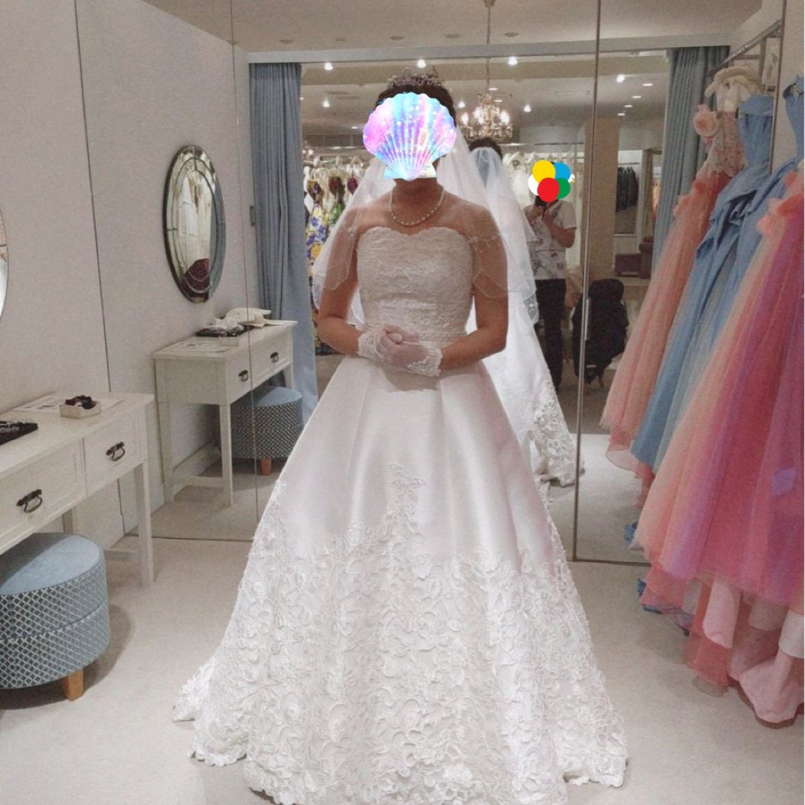 こちらもサテン？生地のドレス。
最初はそういった生地に絞って探していました。
でもボリュームにかけるようで、あまりいい反応はなかったです。