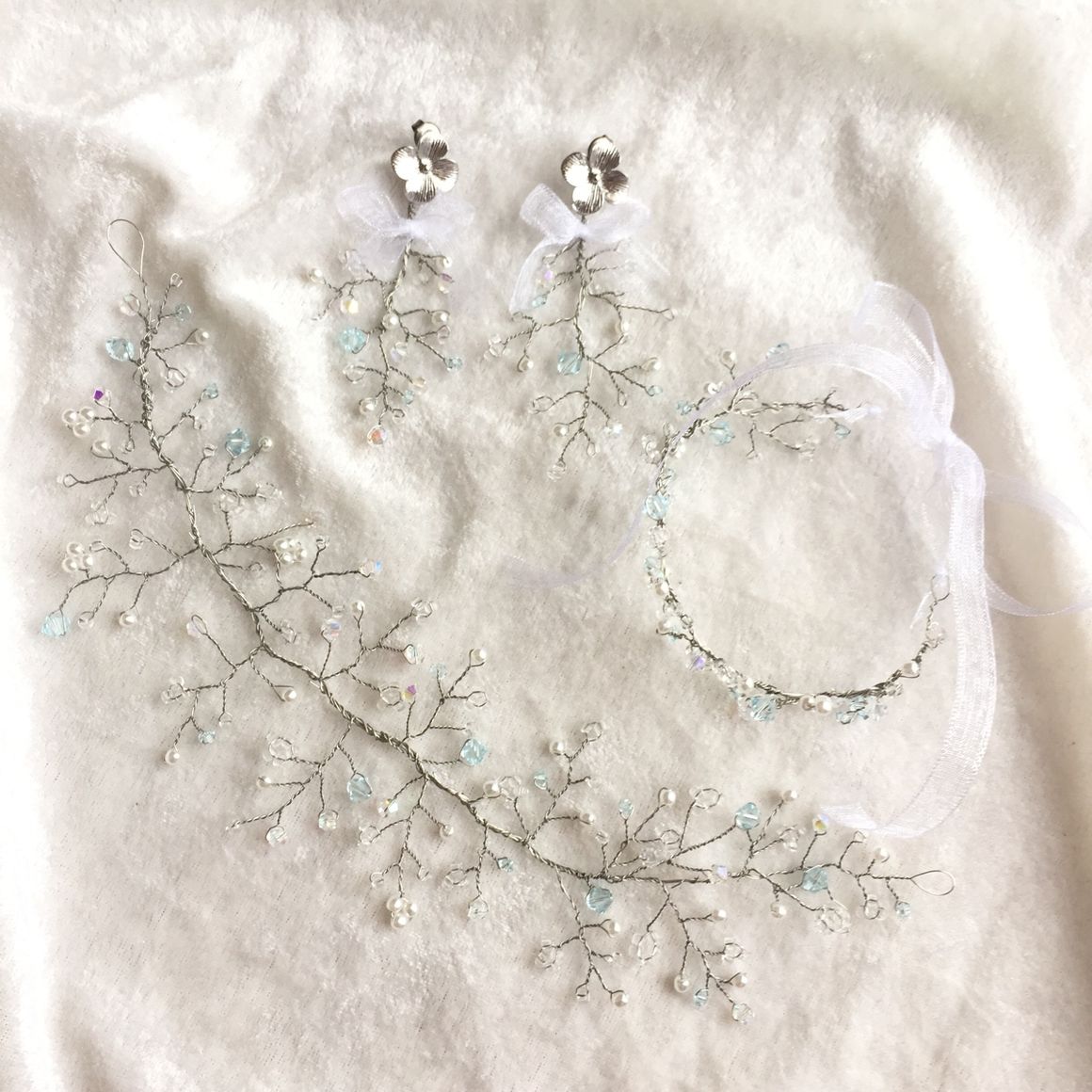 小枝アクセサリー🌟
ヘア、ピアス、リストの3点セットで作りました！

パーツは全てパーツクラブさんで購入。