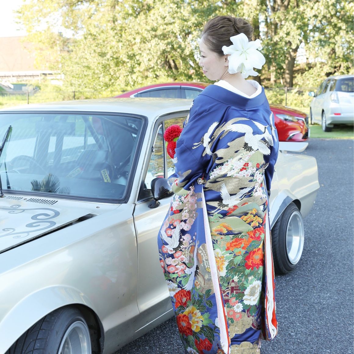 色打掛は夜会巻き・百合の花とかっこよくしました。