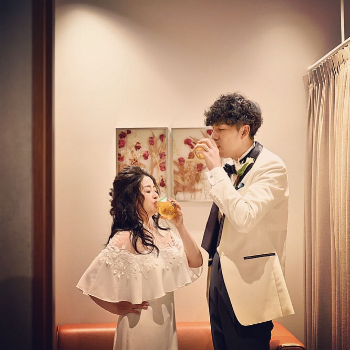 ゲストを全員見送った後、余ったプチギフトで乾杯（笑）
