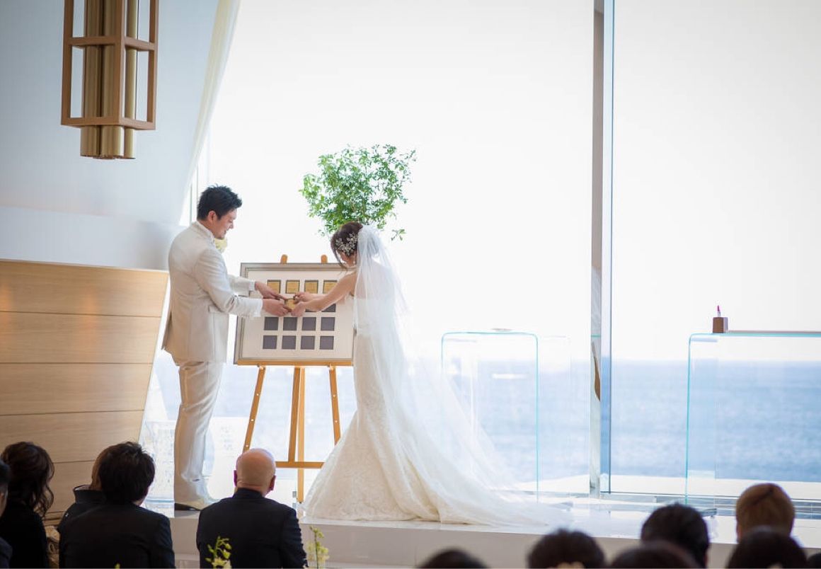 ザサーフオーシャンテラスならではの演出♪
2人の名前が入ったプレートをかざるプレートセレモニー