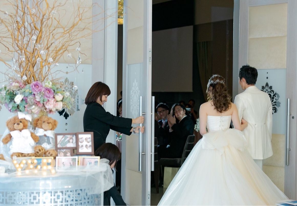 披露宴入場前もヘアチェンジ