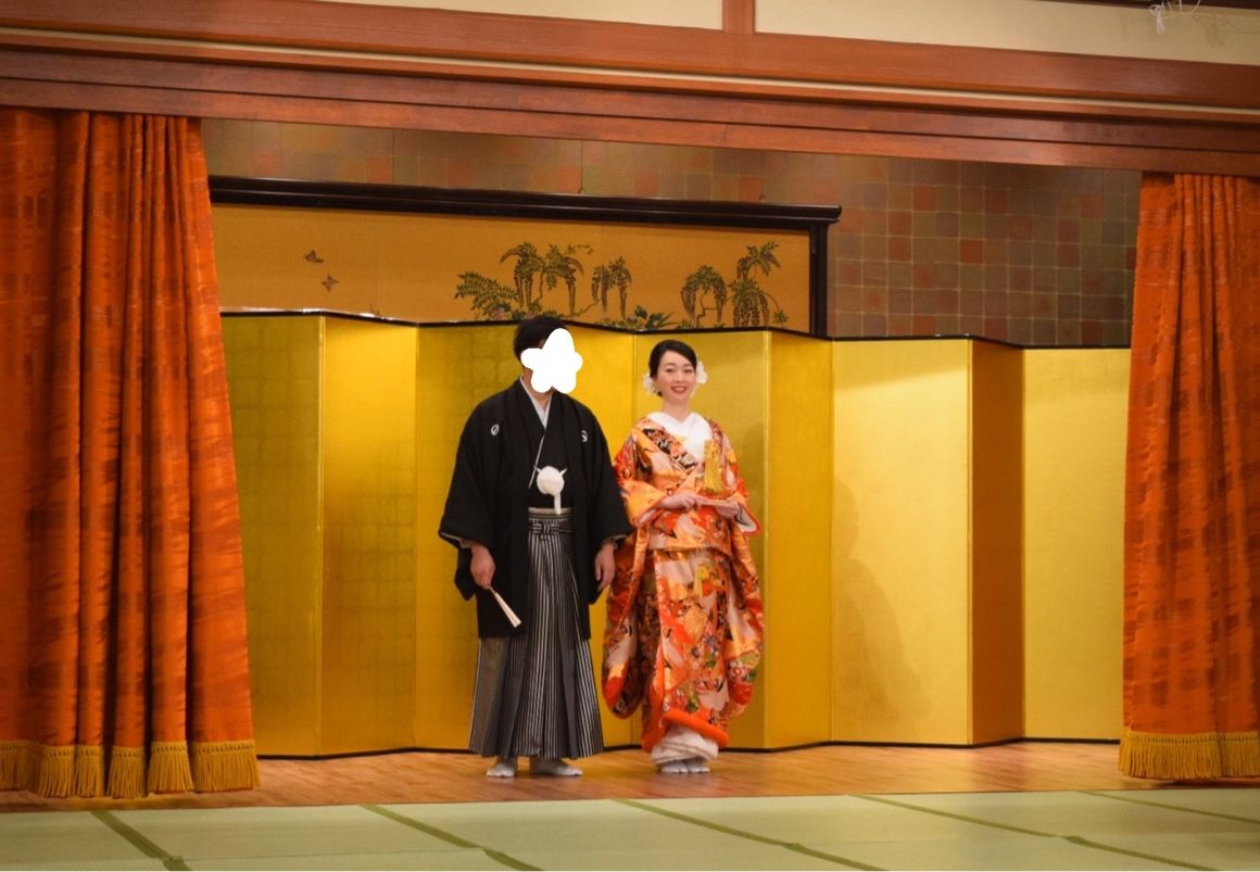 手作りの生い立ちムービーを上映し入場しました