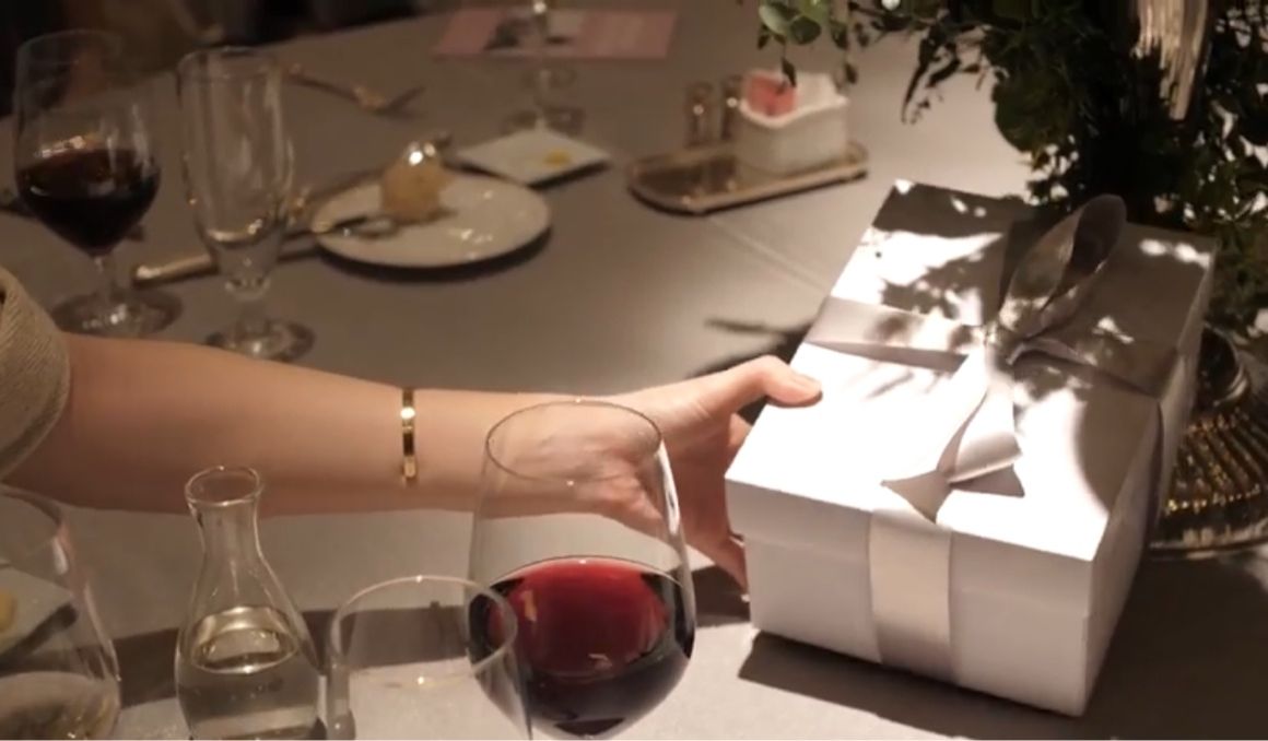 中座中のサプライズ♡各卓に設置