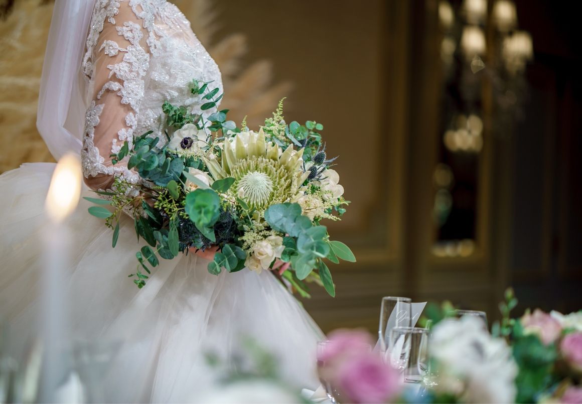 プロテア、アネモネ、ユーカリ、白バラを基本にナチュラルテイストに♡