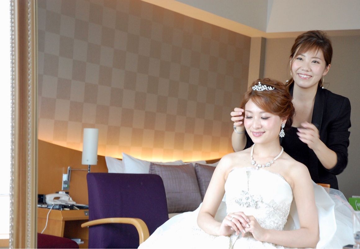 ヘアメイクは超人気のミカさん@mika_arrange
ホテルに前泊、後泊しお部屋での準備でした。