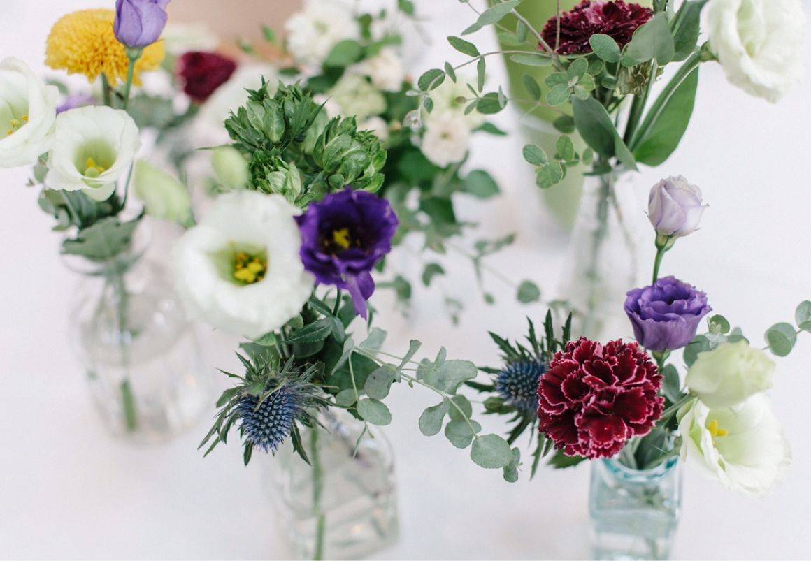 花器は、集めた素敵なものをイメージして、あえてデザインをバラバラに