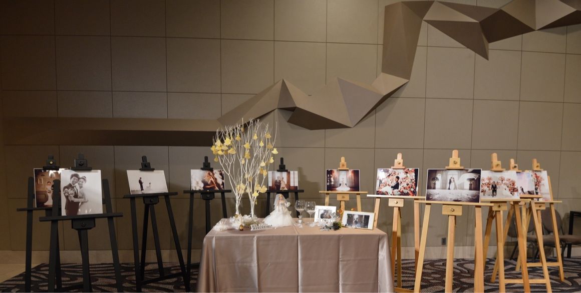 こちらがウェルカムスペース。
韓国前撮りで撮影したパネルを飾りました。