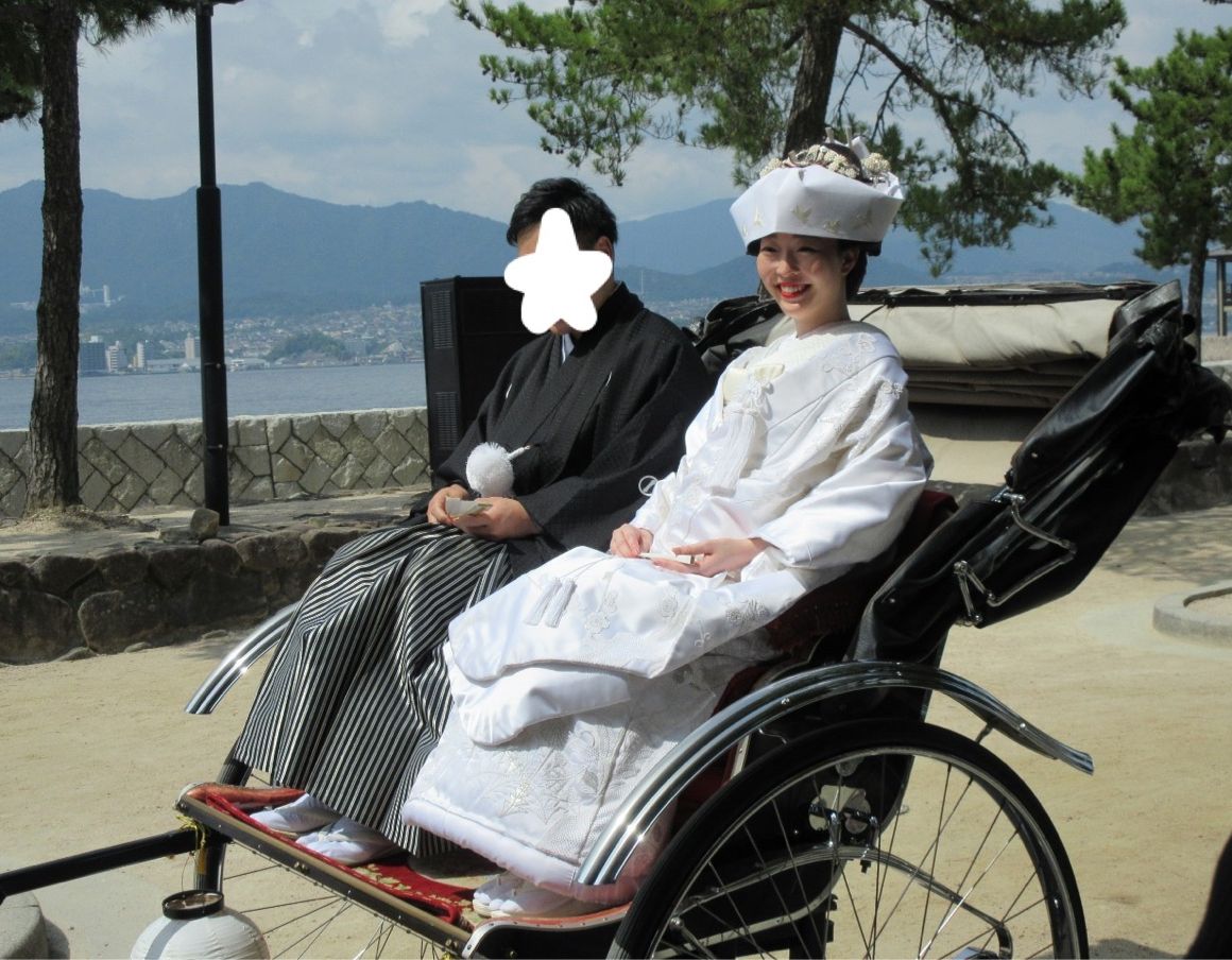 行き帰りは人力車で移動しました

観光の方、修学旅行生、地元の方などすれ違う皆様から祝福していただき幸せな気持ちになりました。