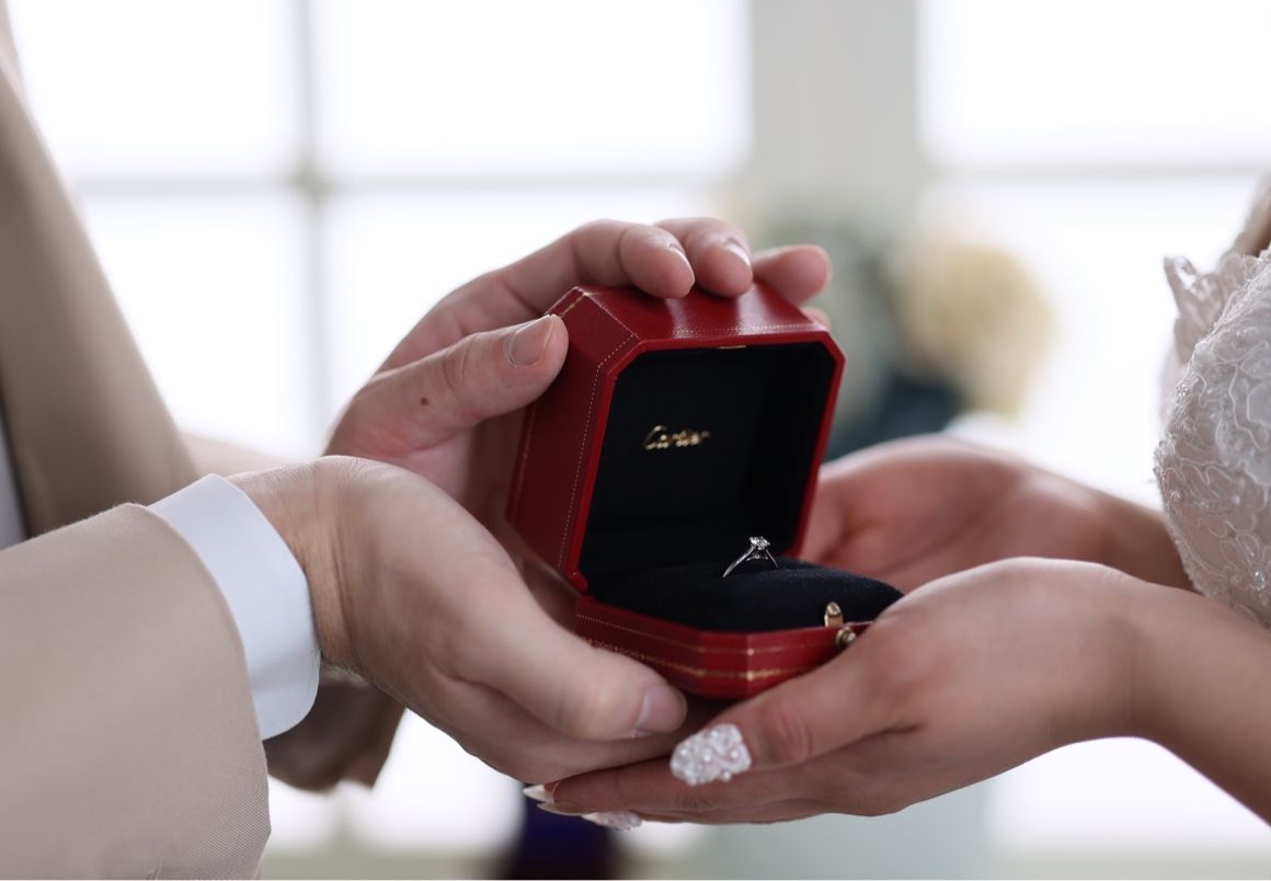 王道な婚約指輪に憧れがあることを伝えたら、彼が選んでくれました💍

密かにCartierにも憧れがあったので嬉しかったです❤️