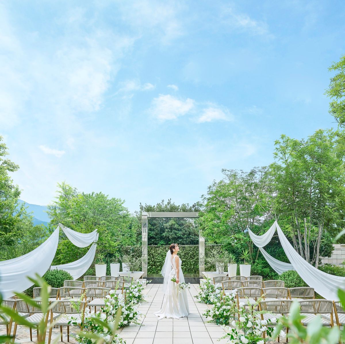 リアン トゥールの公式写真1枚目