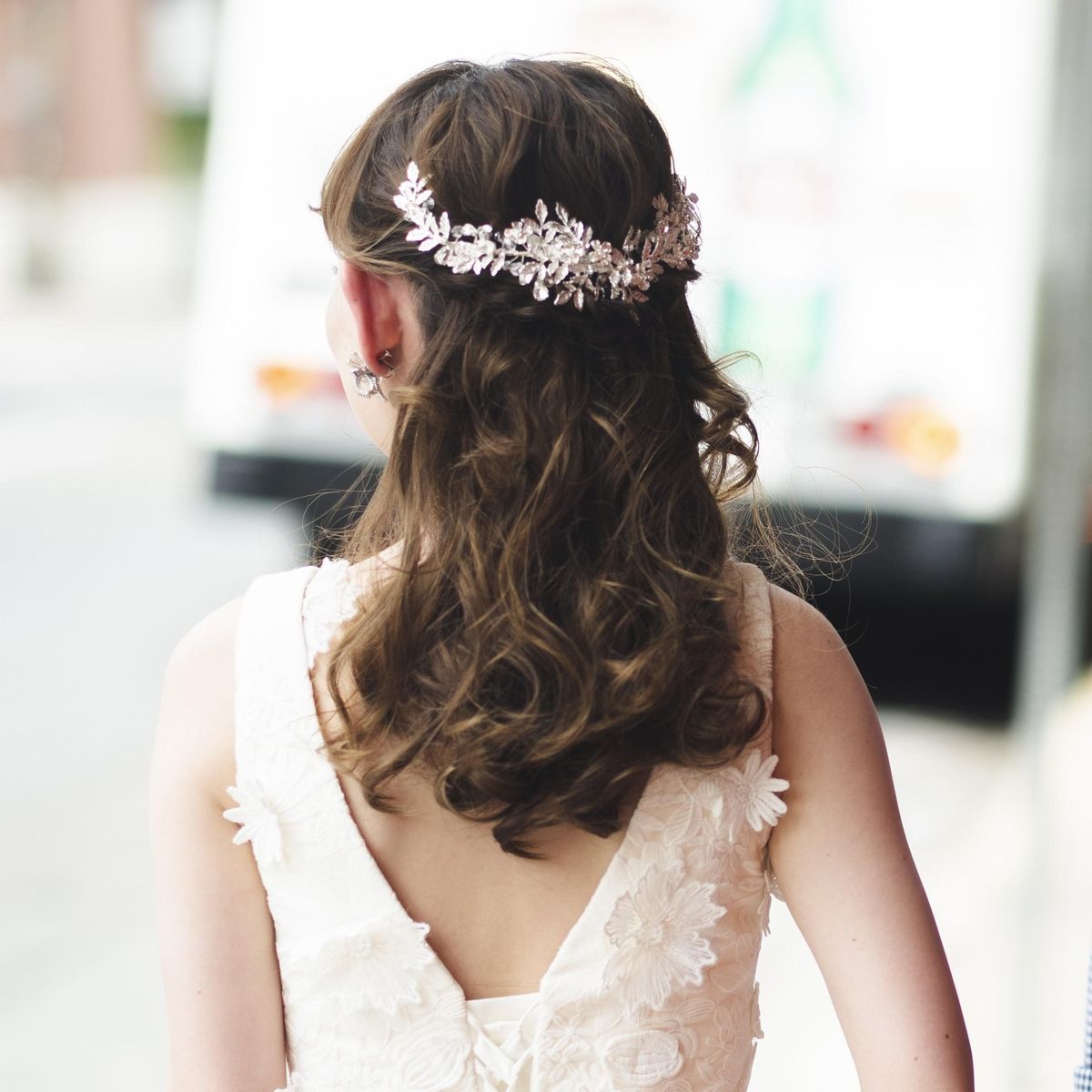 ミディアム 花嫁の髪型23選 実はアレンジ自在のヘアスタイルって知ってた 結婚式準備はウェディングニュース