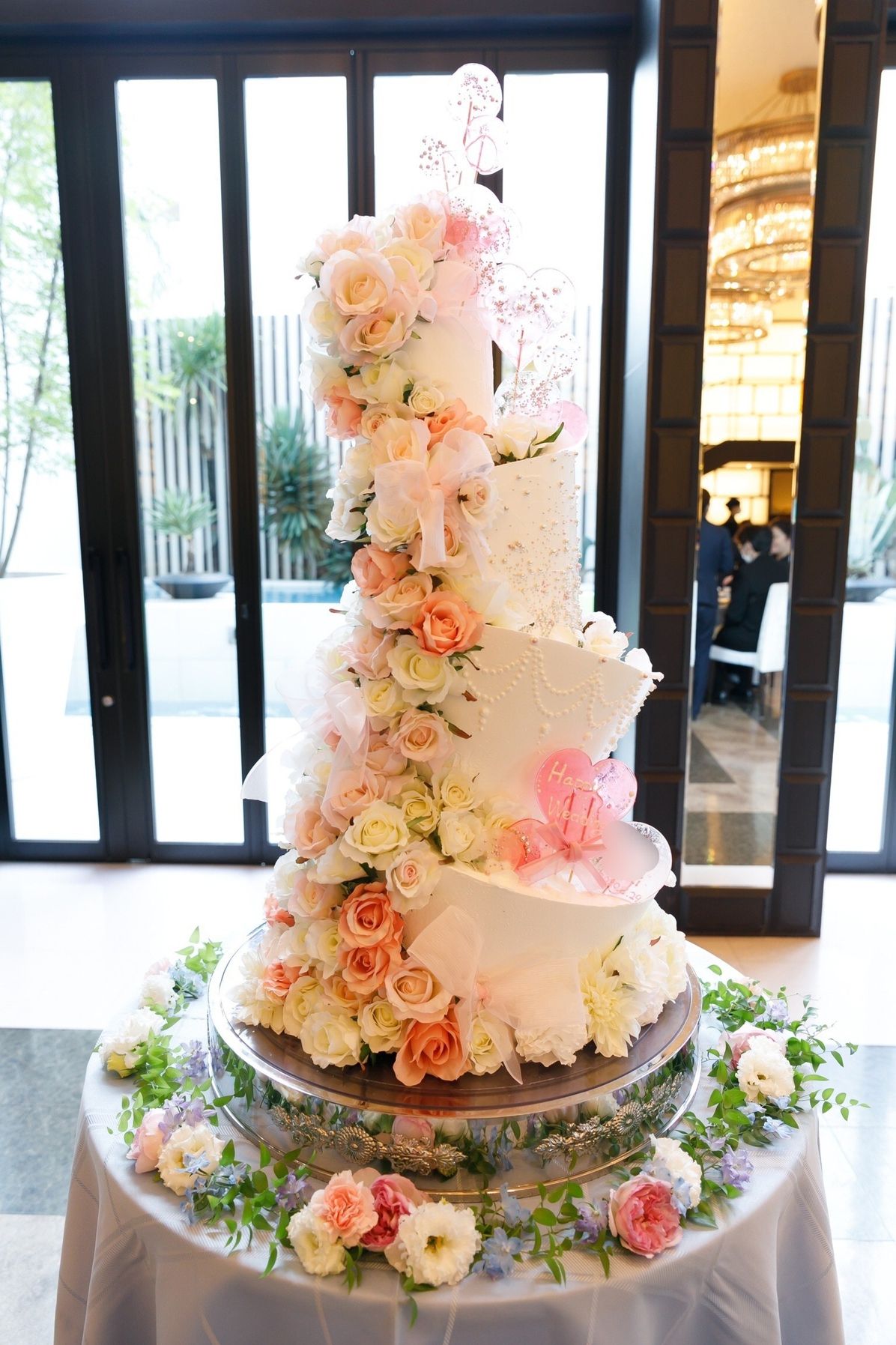 結婚式のウェディングケーキデザイン100選 コツを知っておしゃれにオーダーしよう 結婚式準備はウェディングニュース