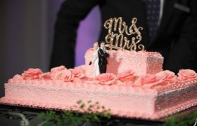 ウェディングケーキのデザインオーダーのポイントはカラーです♡のアイキャッチ画像