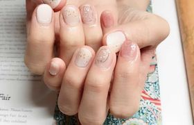 ブライダルネイルは前日予約がポイント！結婚式ネイルパーフェクトマニュアル♡のアイキャッチ画像