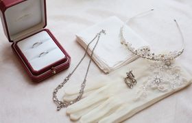 プロポーズのプレゼントにおすすめ！指輪なしならネックレスが定番な理由のアイキャッチ画像