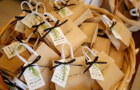 お見送りまで手を抜かない！ゲストに喜ばれるおすすめプチギフト♡【スイーツ＆ドリンク編】のアイキャッチ画像