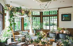 【ホワイト×グリーン】ナチュラルウェディングを叶えるアイテム別コーディネートのアイキャッチ画像