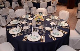 【ネイビー×シルバー】がテーマカラーのウェディングアイディア集♡のアイキャッチ画像