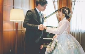 結婚式の新郎挨拶で男を上げる7つのポイント♡挨拶や謝辞だけじゃない！？のアイキャッチ画像