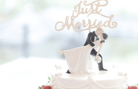 よりオシャレなウェディングケーキに♡ケーキトッパーの活用方法＊のアイキャッチ画像