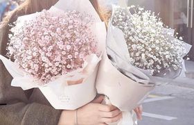 プロポーズの時に指輪以外に渡したいプレゼントはこれ♡のアイキャッチ画像