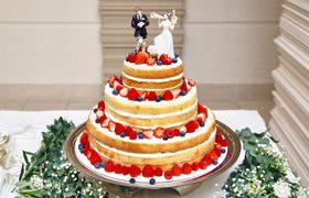 思わず自慢したくなる!ウェディングケーキデザイン集♡のアイキャッチ画像