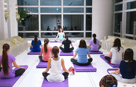 【ブライダルヨガ】背中に天使の羽を。肩甲骨をくっきり魅せるストレッチのアイキャッチ画像