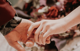 ≪指輪≫を使ったウェディングフォトのアイディア20選☆のアイキャッチ画像