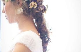 華やか＊フラワーヘッドドレスを使ったヘアスタイル13選＊*のアイキャッチ画像