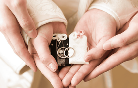 インスタで見つけた！夫婦守りの活用アレンジ方法15選♡のアイキャッチ画像