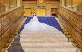 ロイヤルウェディング風♡インスタで発見！海外花嫁のロングトレーンドレス20選＊*のアイキャッチ画像