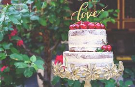 お洒落なウェディングケーキ*ネイキッドケーキのデザイン20選♡のアイキャッチ画像