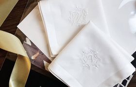 結婚式にハンカチは必要？マナーとおすすめハンカチを紹介♪のアイキャッチ画像