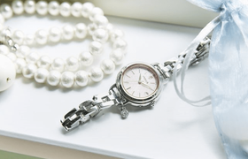 結婚式に腕時計はつけてもOK?マナーやおすすめ腕時計をご紹介☆のアイキャッチ画像