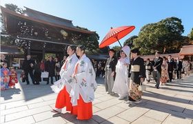 結婚式で使う「列席」と「参列」。知っておきたい意味と正しい使い分けマナーのアイキャッチ画像
