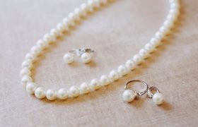 結婚式にピッタリのネックレス＊マナーや選び方まとめ♩のアイキャッチ画像