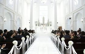 教会式(キリスト教式)の流れや費用相場を総まとめ*おすすめ演出例も♡のアイキャッチ画像