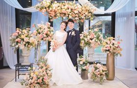 結婚式の【装花】ってなに？種類や相場など基礎知識をご紹介！のアイキャッチ画像