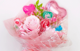 次のブーケはコレが来る！かわいいキャンディーブーケの買い方、作り方特集♡のアイキャッチ画像