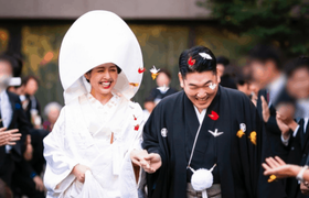 和婚さん必見♡衣装やおすすめ演出をまとめてご紹介のアイキャッチ画像