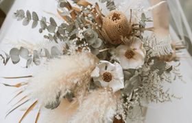 花嫁に人気♡【バンクシア】を使ったナチュラルかわいいブーケ集＊のアイキャッチ画像