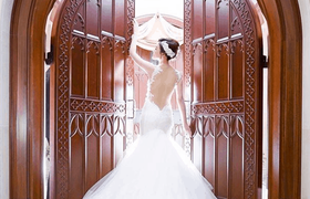 バックスタイルが美しい!大胆肌背中見せドレスが人気♡のアイキャッチ画像