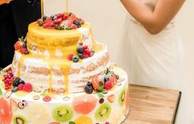 ネイキッドケーキ×断面フルーツが豪華♡ウェディングケーキのアイデア♩*のアイキャッチ画像