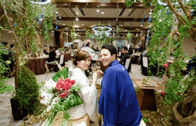 和婚をもっとオシャレに♡マネしたい会場装花アイディア10選＊のアイキャッチ画像