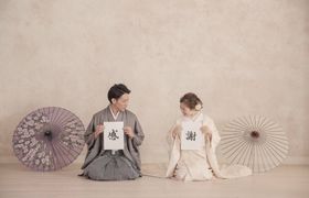 何を書く？和装前撮りにぴったりの習字を使ったおすすめポーズ15選のアイキャッチ画像